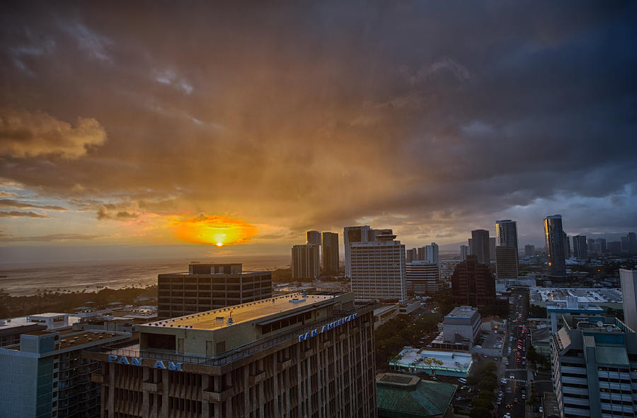 Honolulu Sunset Photograph by Dan McManus