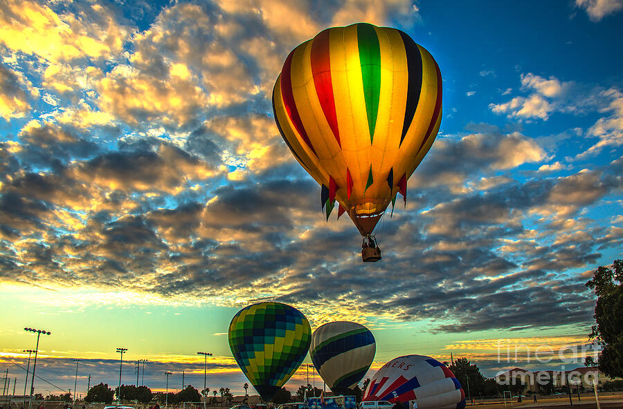 Hot air shop balloon lift