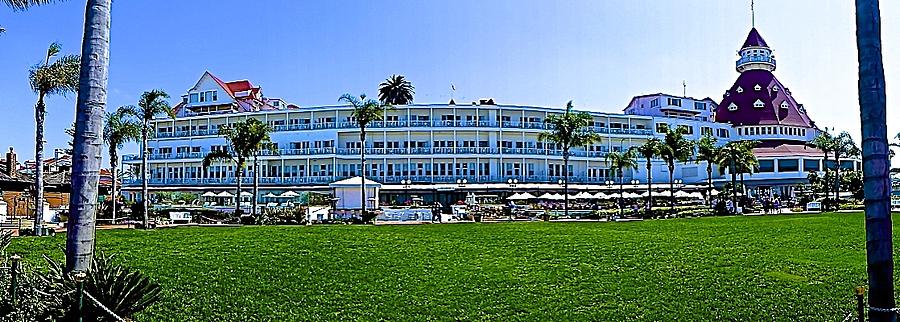 Hotel Del Coronado Photograph by Barbara Zahno