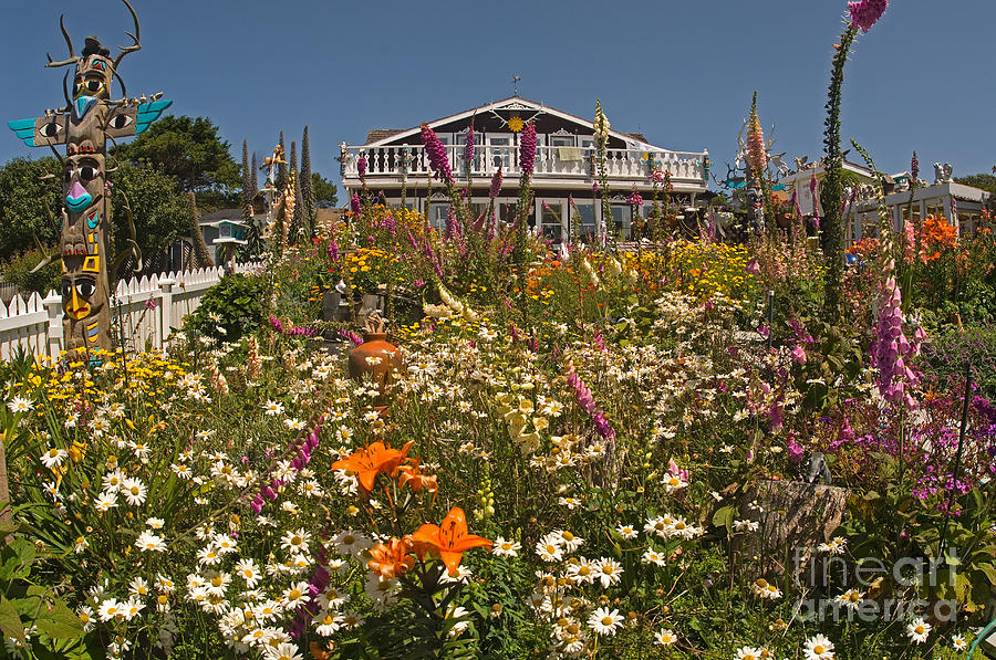 House And Garden In Mendocino Photograph by Ron Sanford
