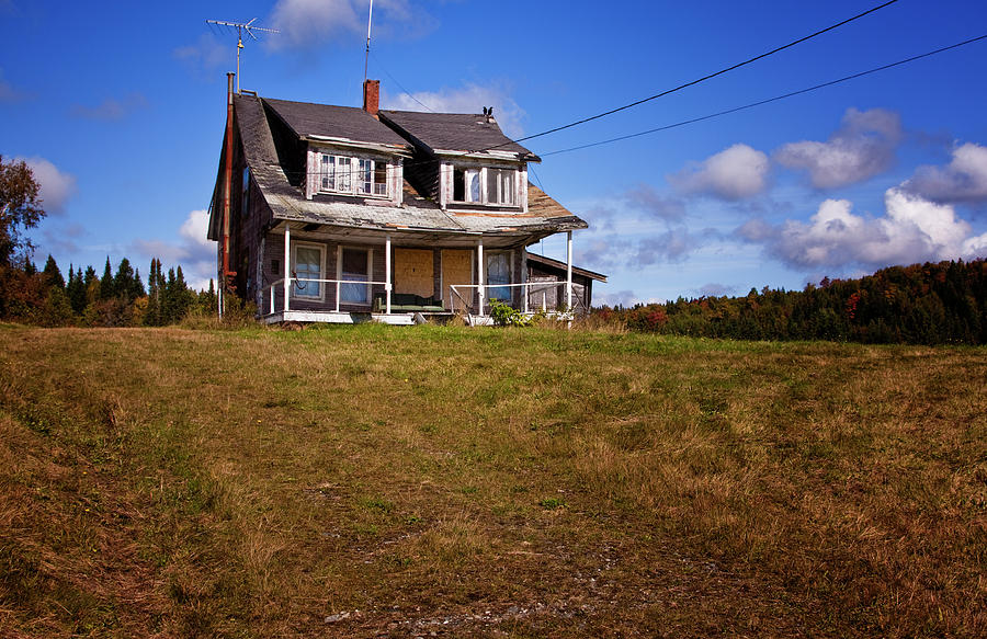 House On A Hill Photograph by Tom Singleton