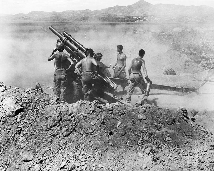 Howitzer Shelling In Korea Photograph by Underwood Archives