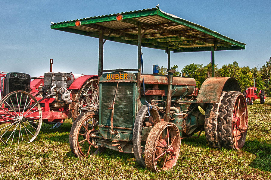 Huber Photograph - Huber Tractor by Guy Whiteley