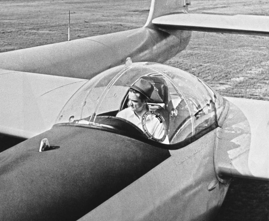 Hughes New FX-11 Plane Photograph by Underwood Archives