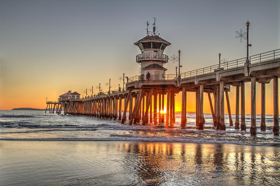 Huntington Beach Pier Day After Christmas Photograph by Tony McAndrew