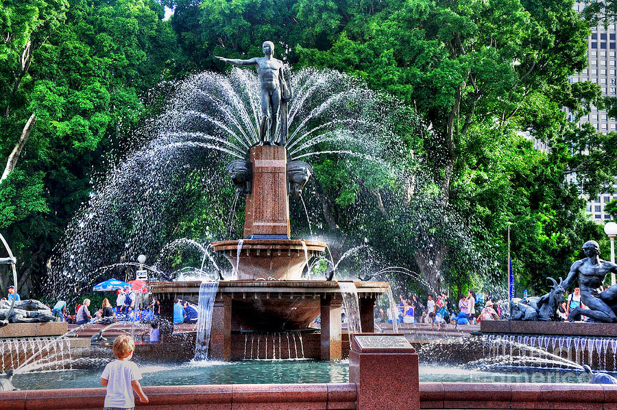 Hyde Park Fountain Photograph by Kaye Menner
