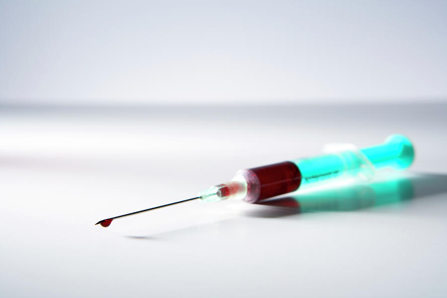 Hypodermic Needle Photograph by Daniel Sambraus, Thomas Luddington