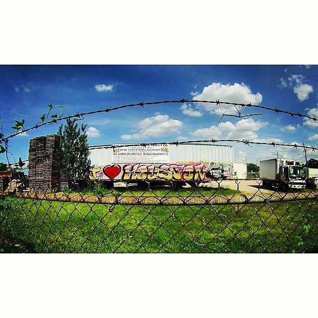 Houston Photograph - I <3 Houston. 
#elnorthside #graffiti by Marco Torres
