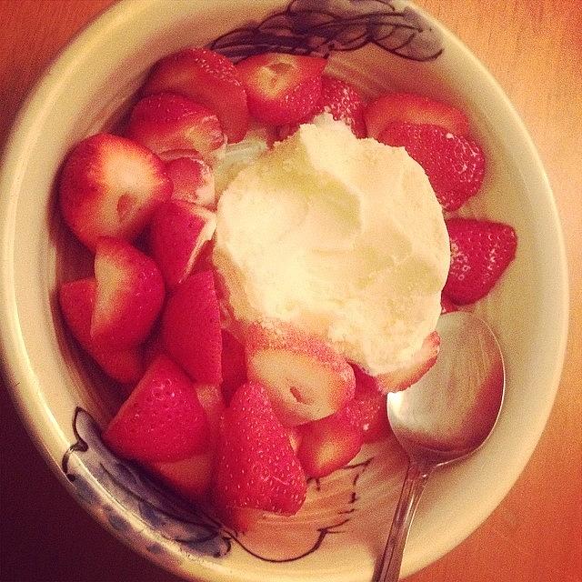 Food Photograph - Ice Cream & Slices Of Strawberry #yummy by Futoshi Takami