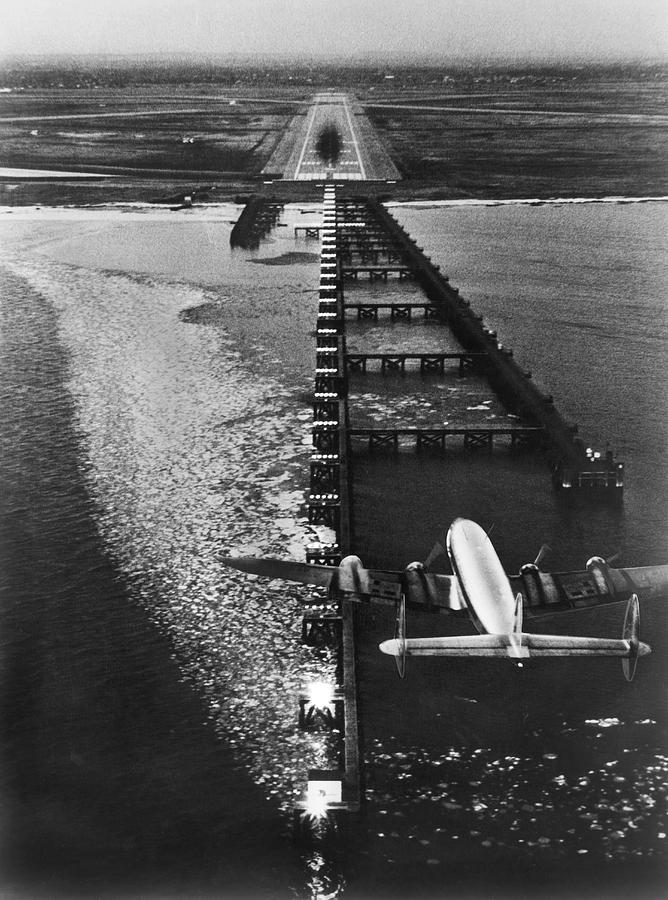 Idlewild Strobe Landing Lights Photograph by Underwood Archives