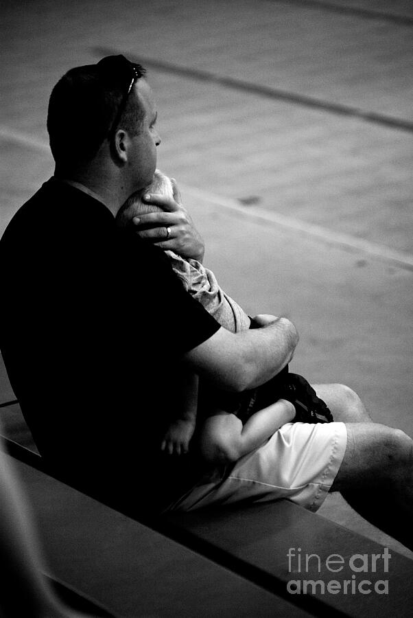 In Daddys Arms Photograph by Frank J Casella