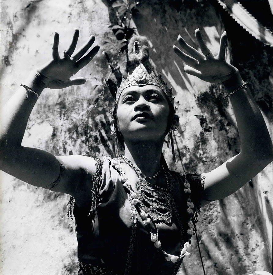 In The Garden Of The Royal Dancing School Javanese Princess Performs ...