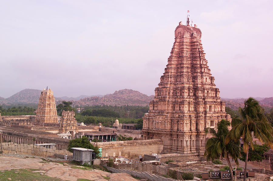 Inde Temple Hampi Photograph by Lissillour