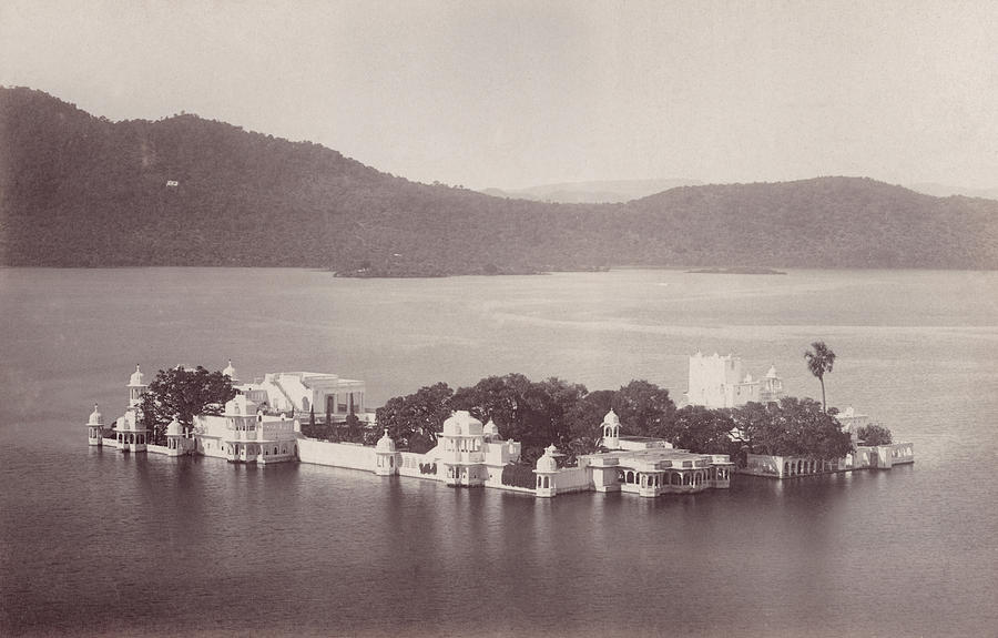 India Lake Palace Photograph by Granger