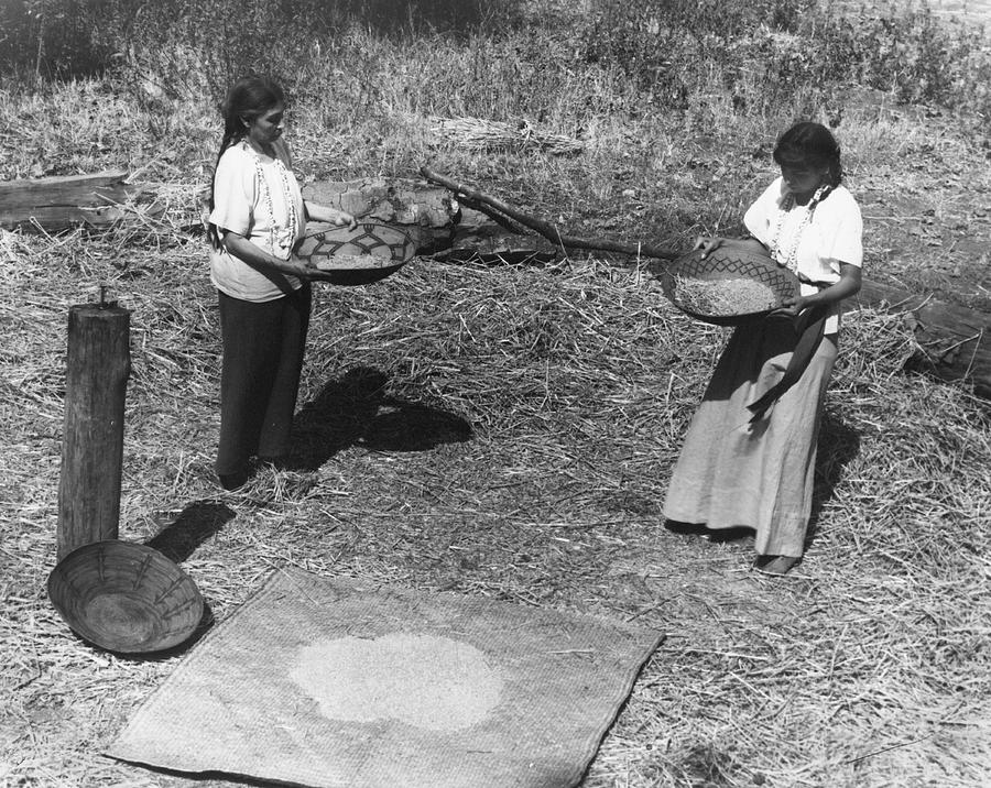 Indian Women Winnowing Wheat Photograph by Underwood Archives Onia