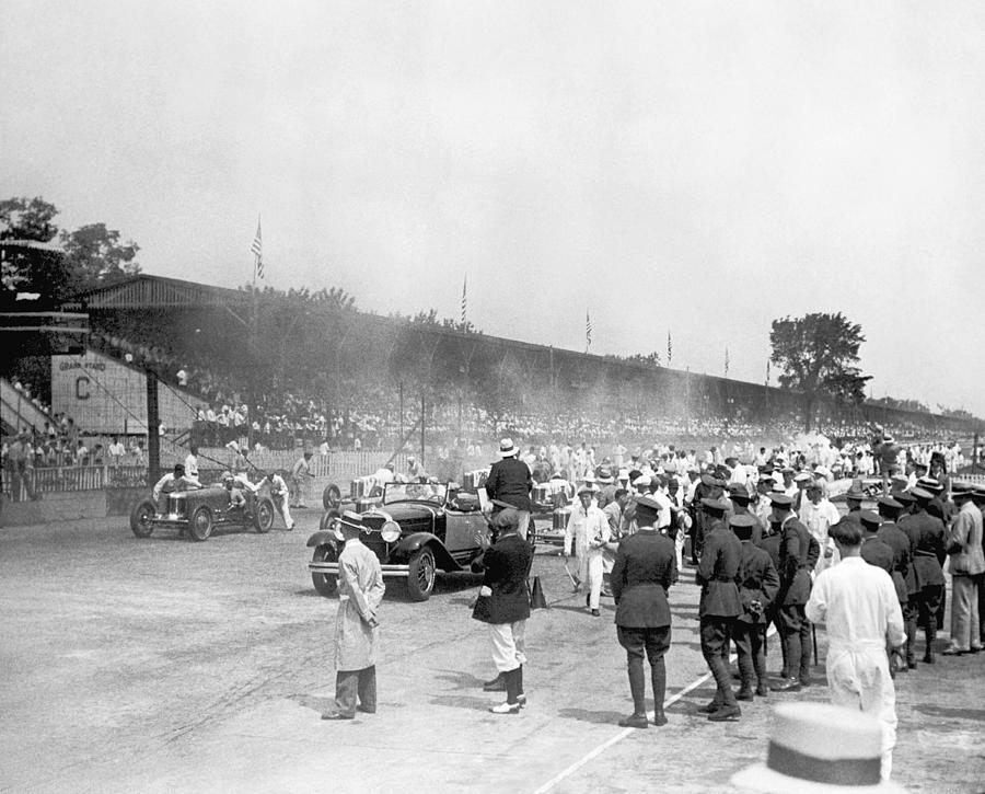 Indy 500 Race Photograph by Underwood Archives