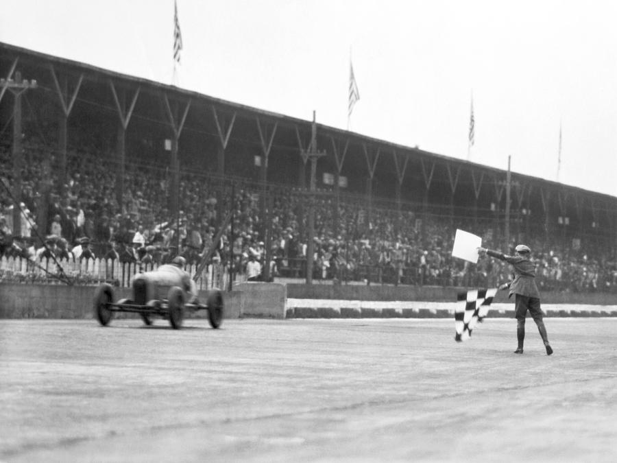 Indianapolis Photograph - Indy 500 Victory by Underwood Archives