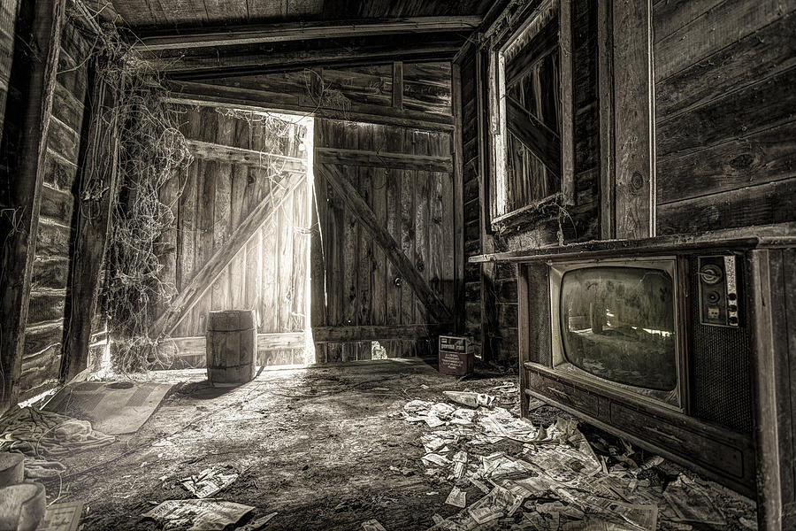 Vintage Photograph - Inside Leos Apple Barn - The old television in the apple barn by Gary Heller
