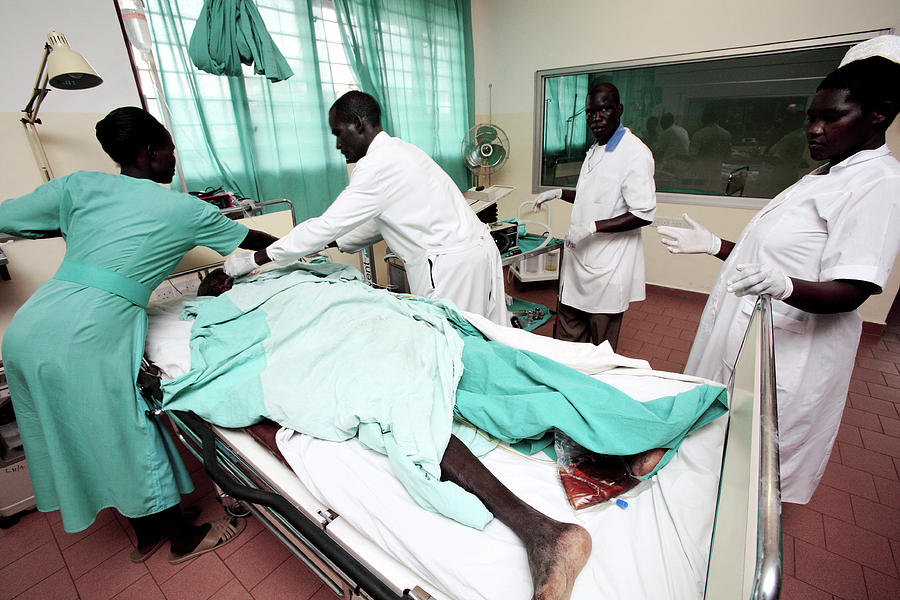 Intensive Care Unit Photograph by Mauro Fermariello/science Photo