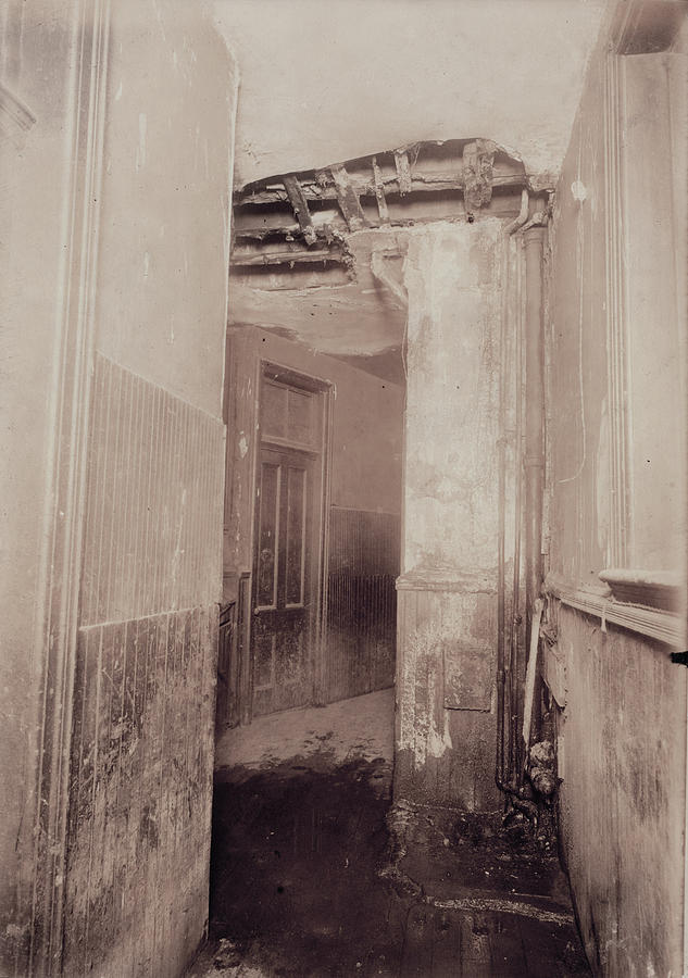 Interior Of A New York City Tenement Photograph by Everett