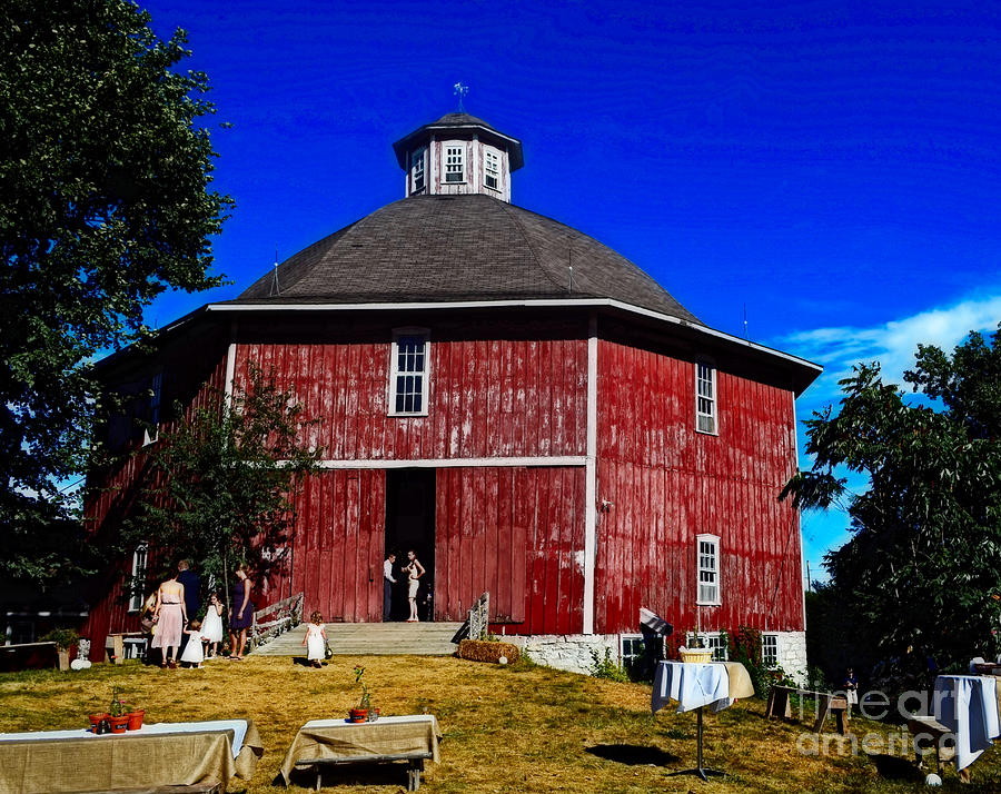 Iowa Wedding Barn Photograph by Luther Fine Art