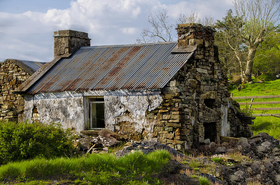 Irish Cottage Ruins Photograph by Bill Cannon