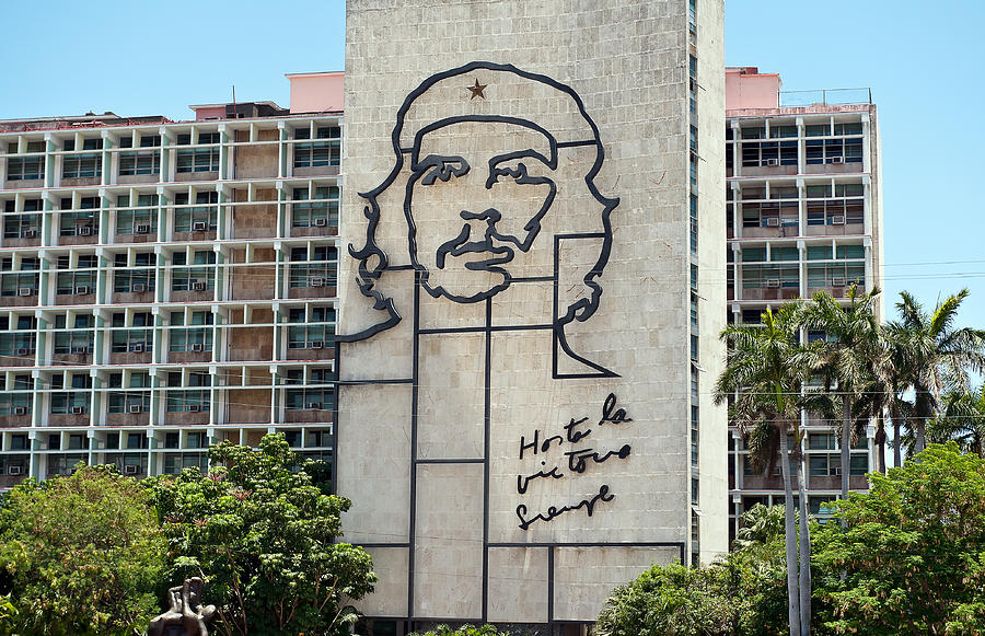 Iron work of Che Guevara image in Havana Cuba Photograph by Marek Poplawski