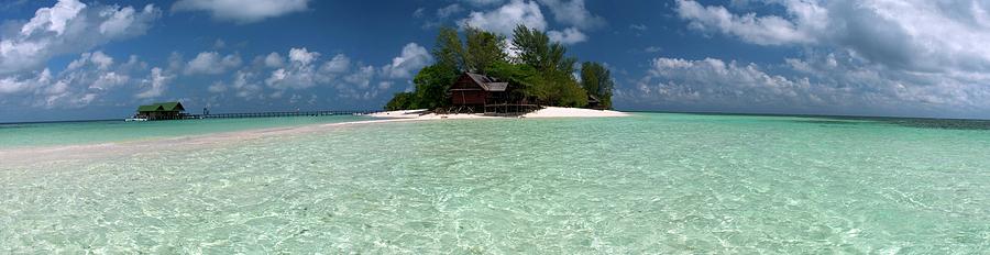 Island Dive Resort Photograph by Scubazoo/science Photo Library
