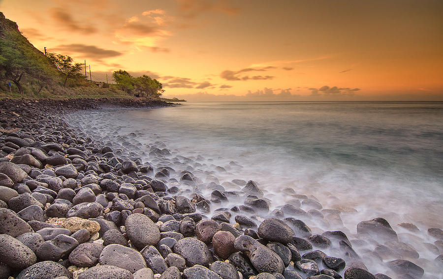 Island Sunset in Oahu Photograph by Tin Lung Chao