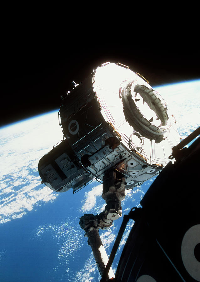 Crane Photograph - Iss Quest Airlock by Nasa/science Photo Library