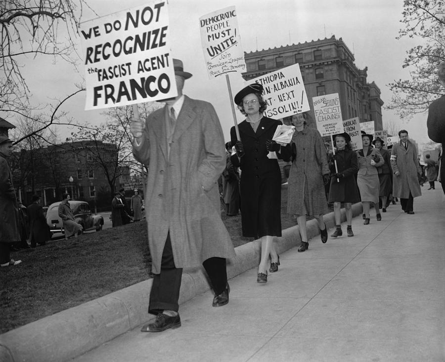 Italian Embassy Picketed Photograph by Everett