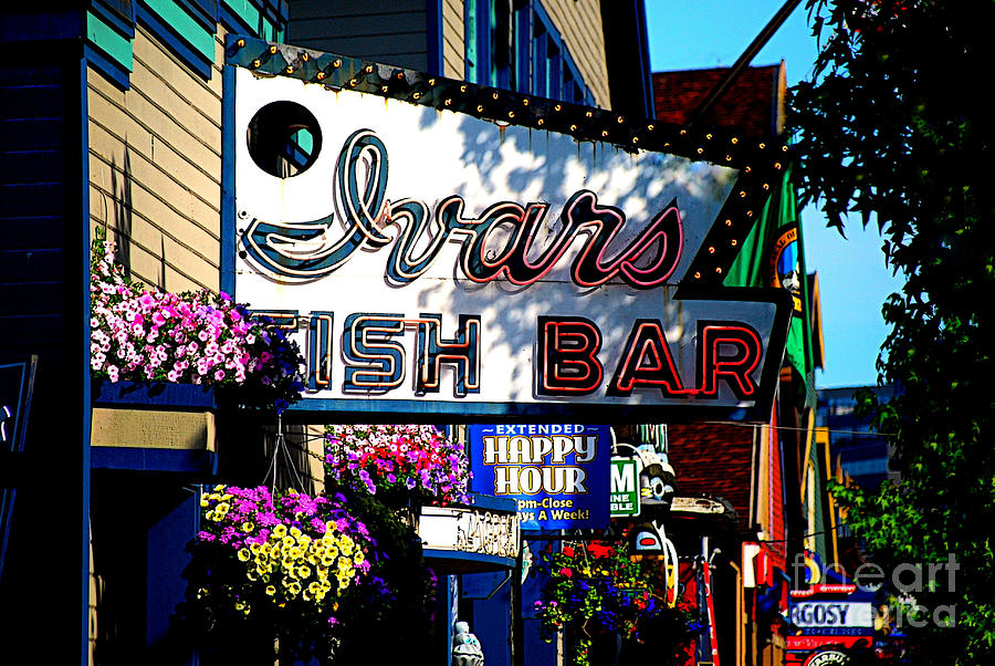 Seattle Photograph - Ivars Fish Bar in Seattle by Catherine Sherman