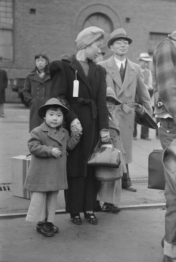 Japanese-american Family Waiting Photograph by Everett