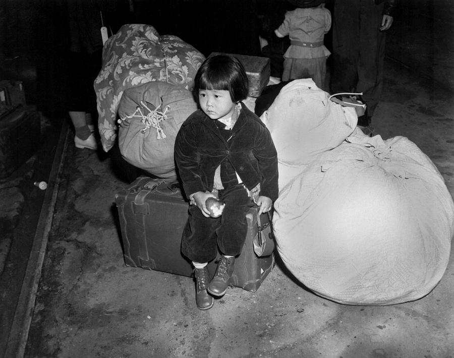 Japanese-american Little Girl Waits Photograph by Everett