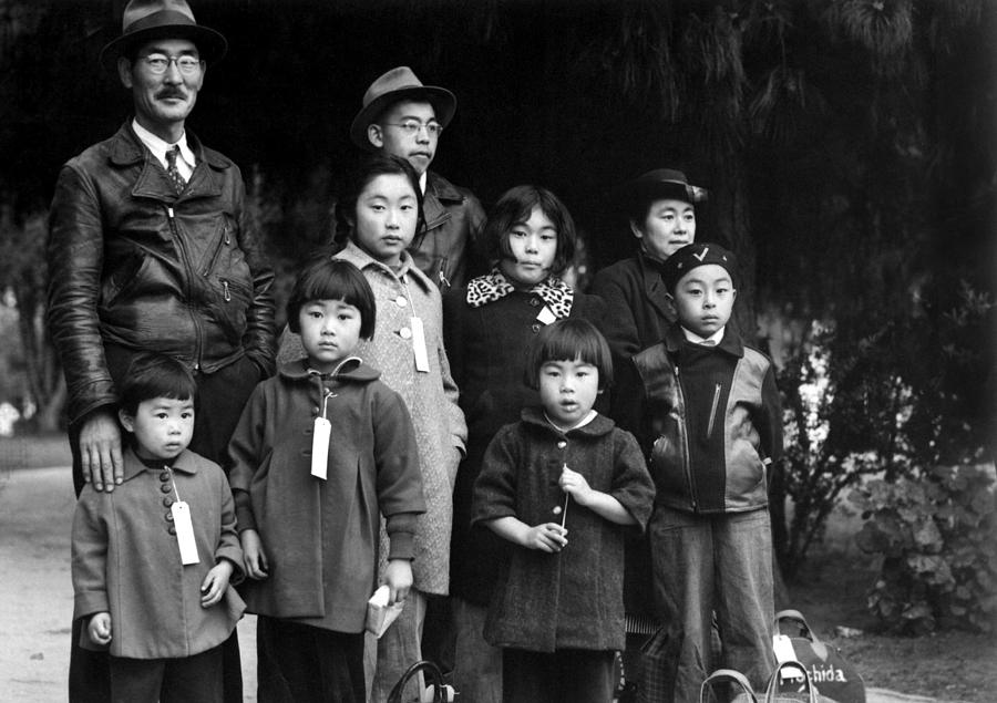 Japanese-american Mochida Family Wear Photograph by Everett