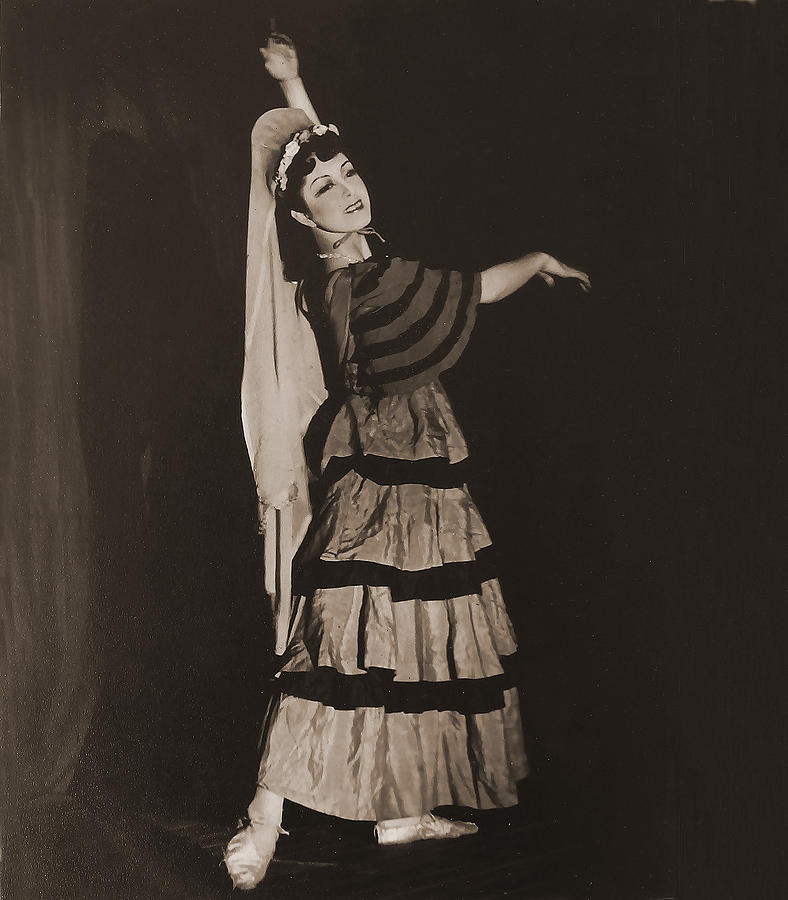 Japanese Dancer 1947 Photograph by Bill Marder - Fine Art America