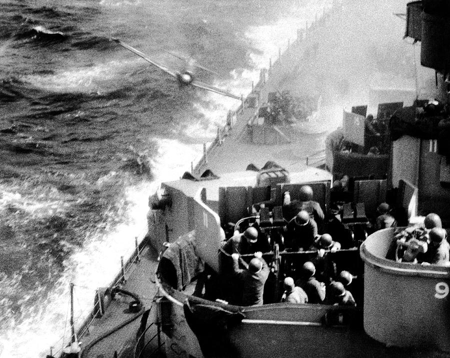 Japanese Kamikaze Attack On Uss Missouri Photograph by Us Navy/science Photo Library