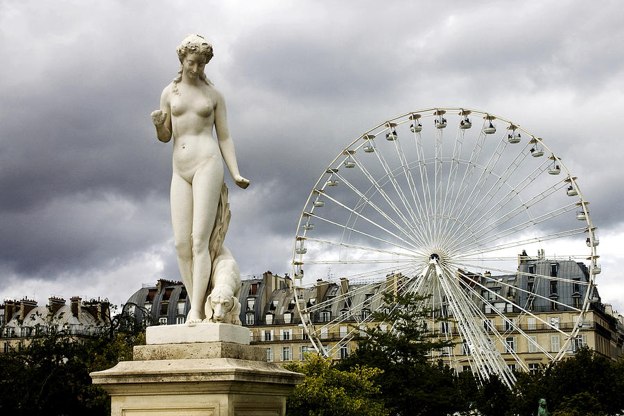 Architecture Photograph - Jardin des Tuileries by Fabrizio Troiani