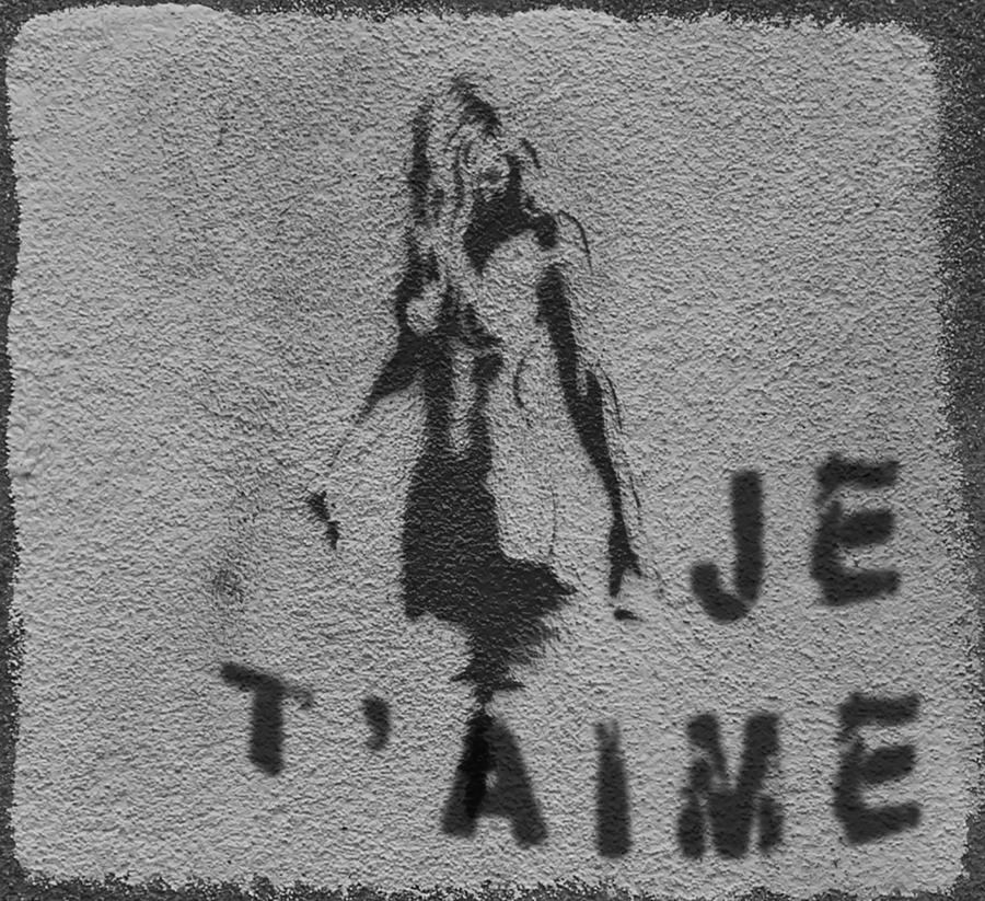 Black And White Photograph - Je tAime Graffiti by Georgia Clare