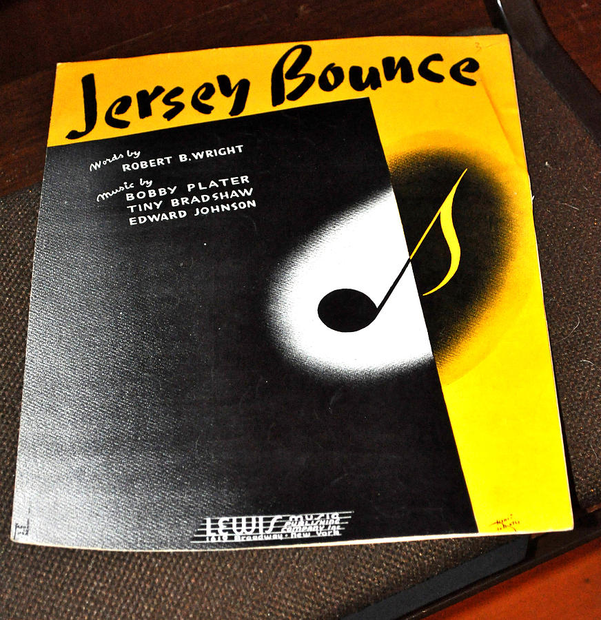 Jersey Bounce Photograph by Jay Milo