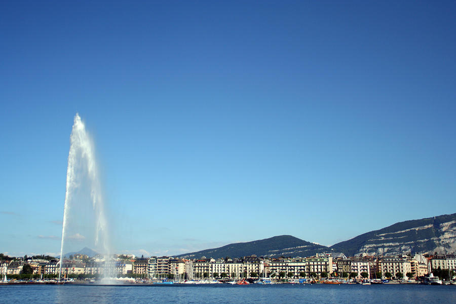 Jet Deau Fountain In Geneva Photograph by Wysiati