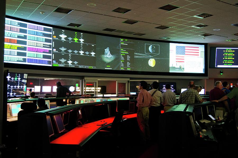 Jet Propulsion Laboratory Control Room Photograph by Mark Williamson/science Photo Library