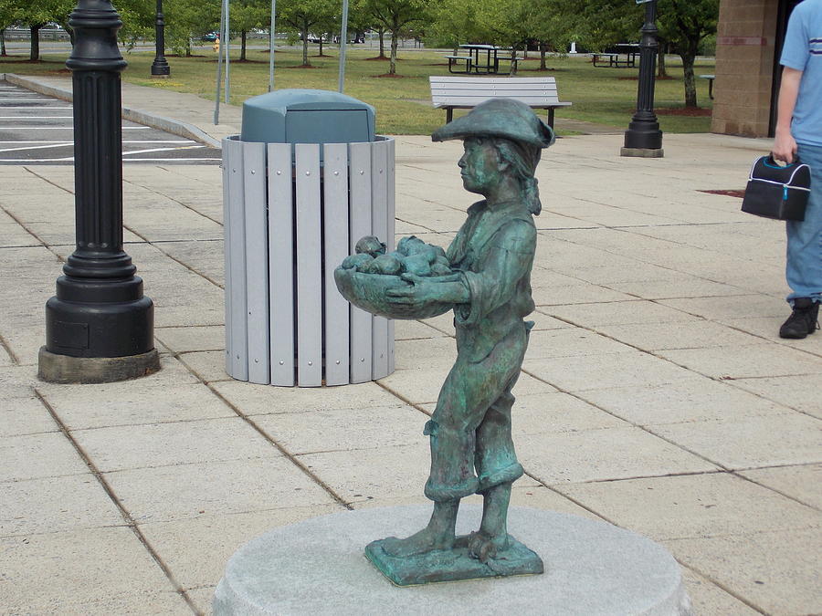 Statue Photograph - Johnny Appleseed by Catherine Gagne