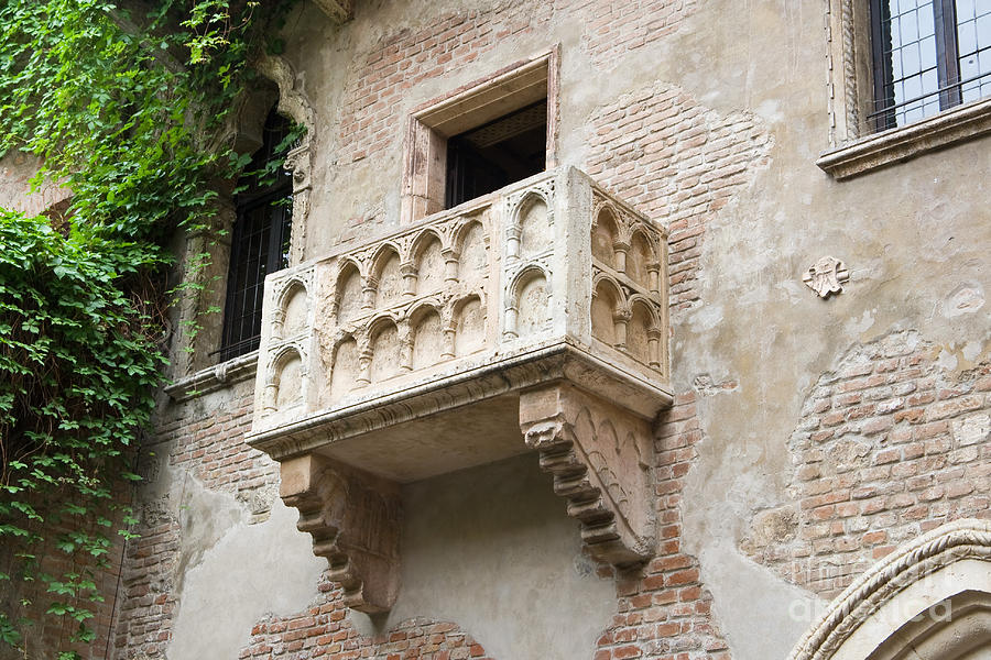 Juliets balcony in Verona Photograph by Antonio Scarpi