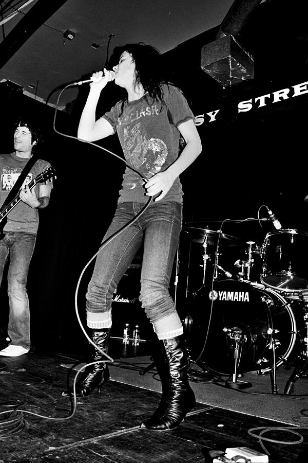 Juliette Lewis at Easy Street Records Photograph by Gary Smith