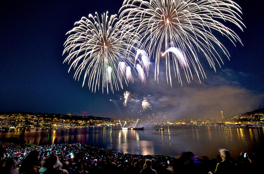July 4th fireworks at Lake Union - 1 Photograph by Hisao Mogi