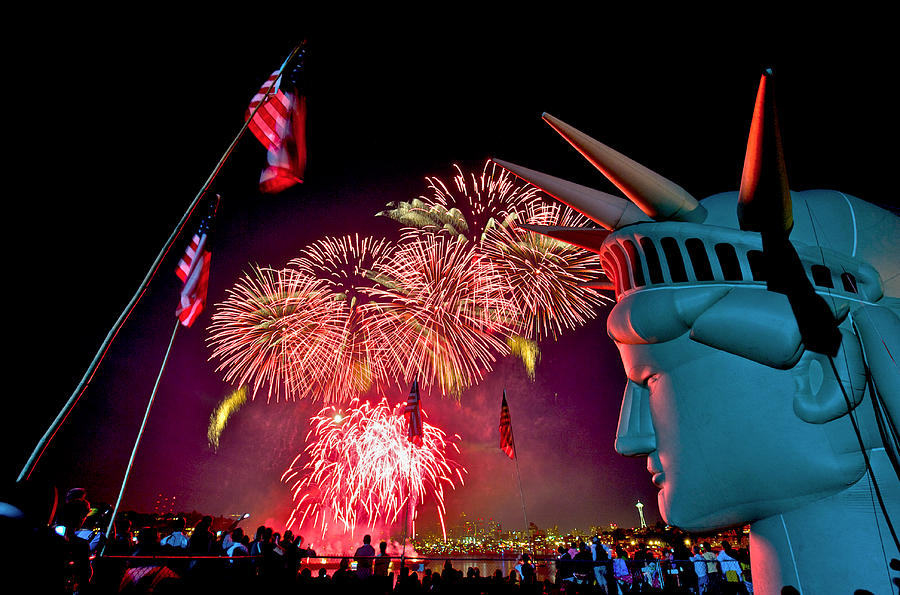 July 4th fireworks at Lake Union Photograph by Hisao Mogi