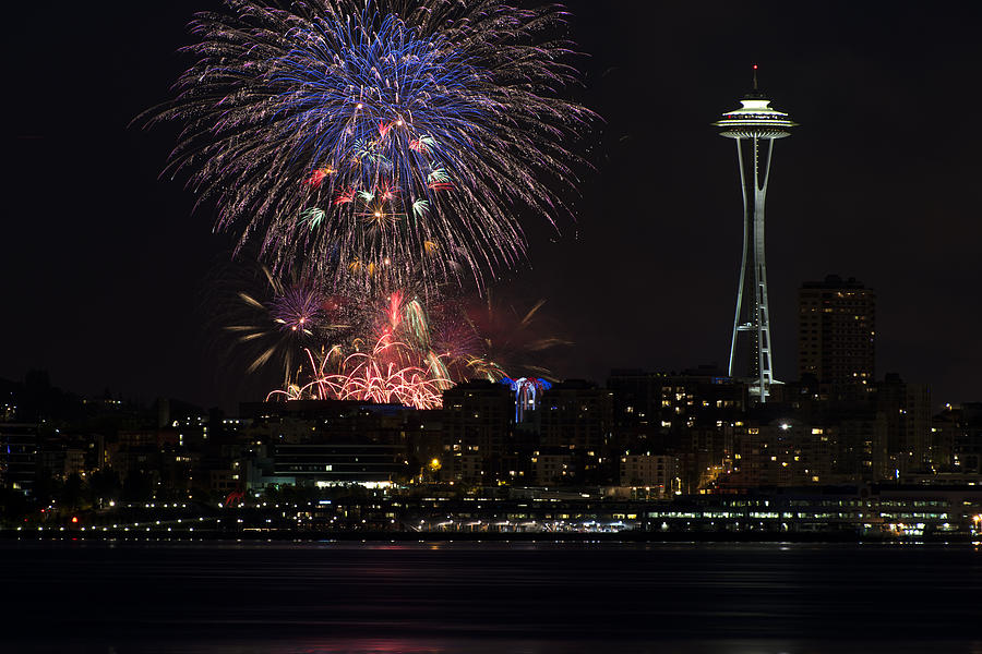 July 4th Fireworks in Seattle Photograph by Yoshiki Nakamura