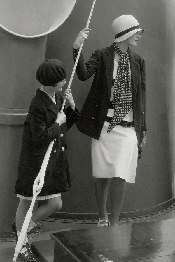 June Cox And Elizabeth Miller Photograph by Edward Steichen