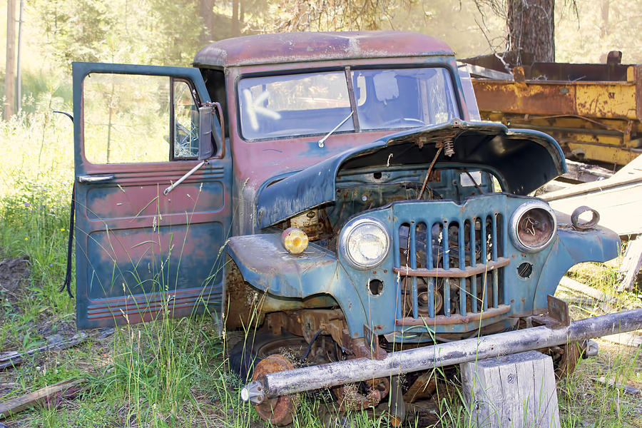 Junkyard Scenes Jeep Photograph by Cathy Anderson